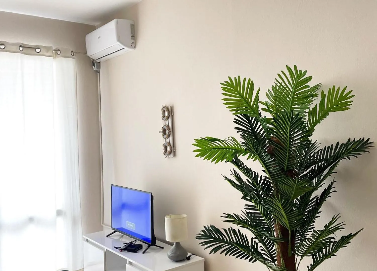 Seaside Apartment دراس 0*,