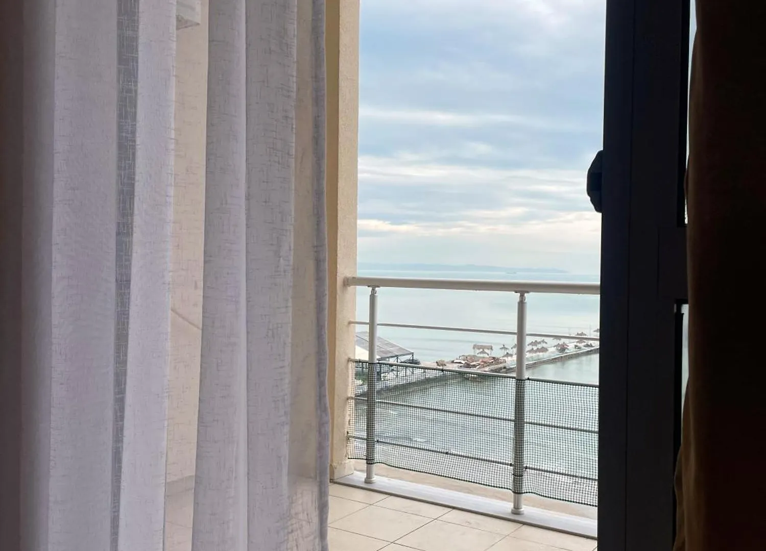 Seaside Apartment دراس 0*,